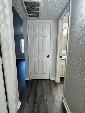 107 E Willowick Avenue 6, Friendswood, TX 77546