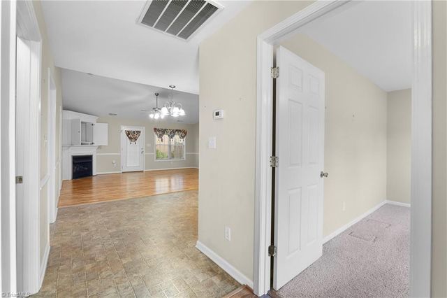 402 Pinefield Place, Thomasville, NC 27360