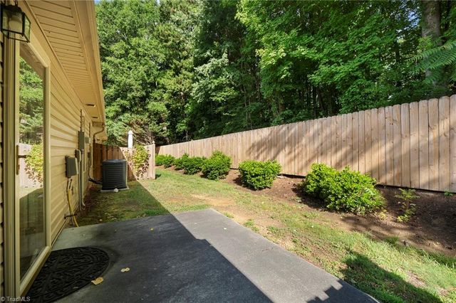 402 Pinefield Place, Thomasville, NC 27360