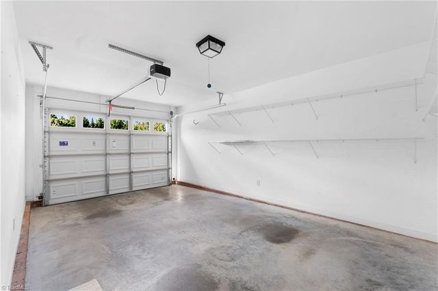 402 Pinefield Place, Thomasville, NC 27360