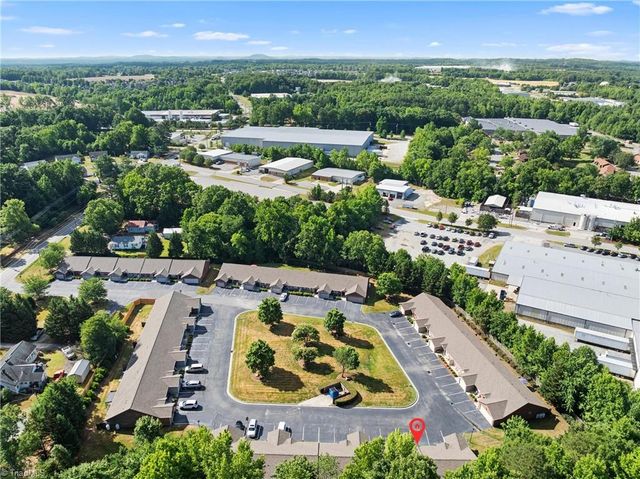 402 Pinefield Place, Thomasville, NC 27360
