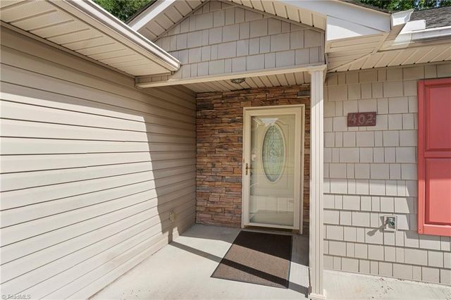 402 Pinefield Place, Thomasville, NC 27360