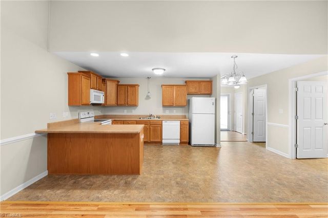 402 Pinefield Place, Thomasville, NC 27360