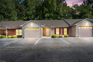 402 Pinefield Place, Thomasville, NC 27360