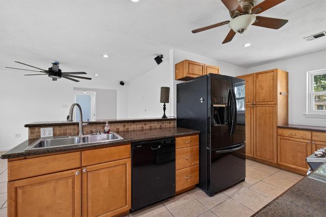 1406 Cedarbrook Court, Seabrook, TX 77586
