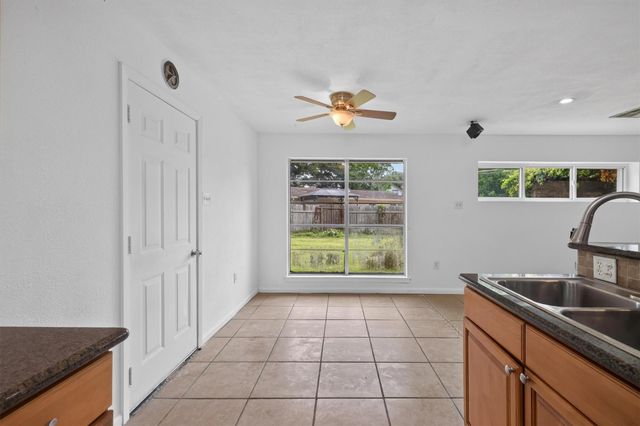 1406 Cedarbrook Court, Seabrook, TX 77586
