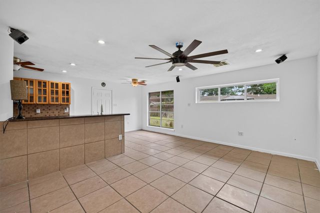 1406 Cedarbrook Court, Seabrook, TX 77586
