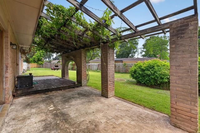 1406 Cedarbrook Court, Seabrook, TX 77586
