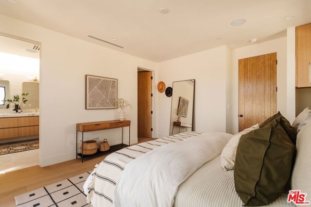12460 Greene Avenue, Los Angeles, CA 90066