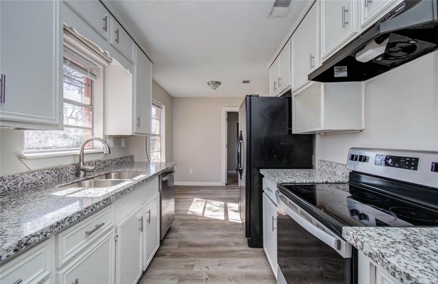 1913 2nd Avenue N, Texas City, TX 77590