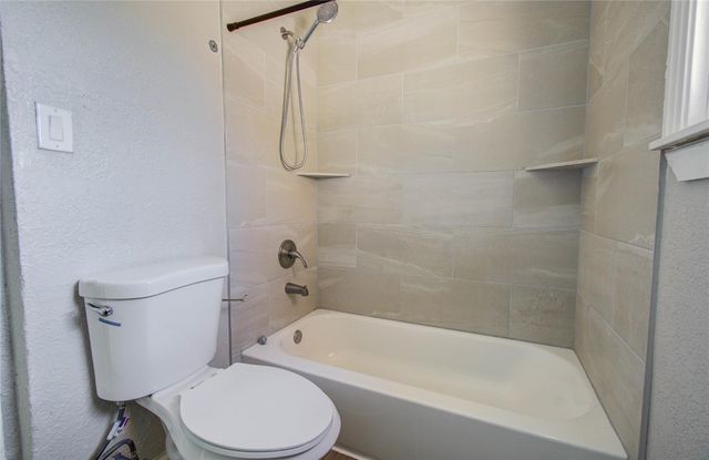 1913 2nd Avenue N, Texas City, TX 77590