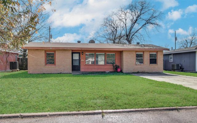 1913 2nd Avenue N, Texas City, TX 77590