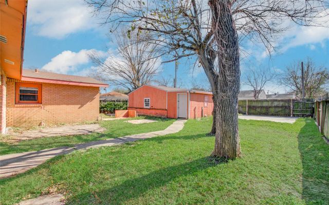 1913 2nd Avenue N, Texas City, TX 77590