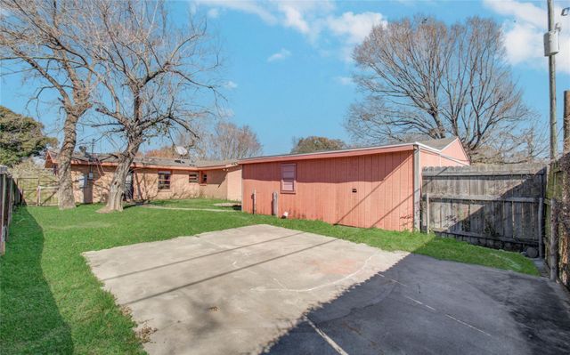 1913 2nd Avenue N, Texas City, TX 77590