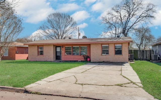 1913 2nd Avenue N, Texas City, TX 77590