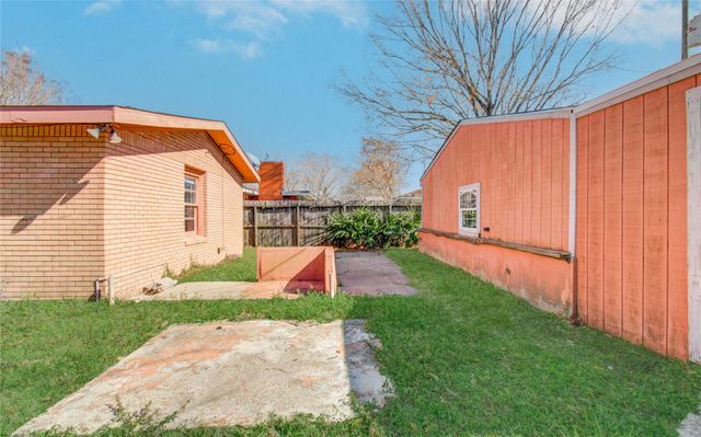 1913 2nd Avenue N, Texas City, TX 77590