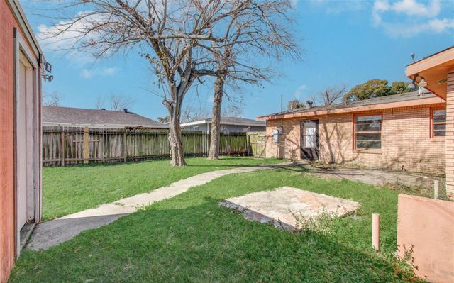 1913 2nd Avenue N, Texas City, TX 77590