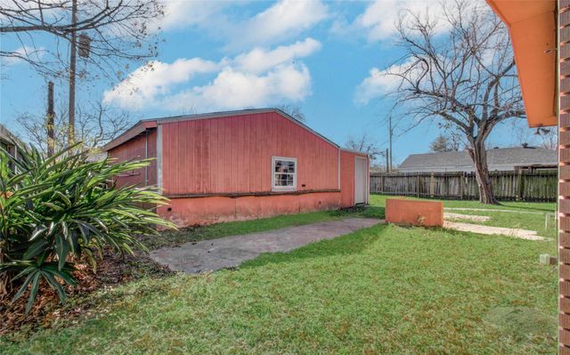 1913 2nd Avenue N, Texas City, TX 77590