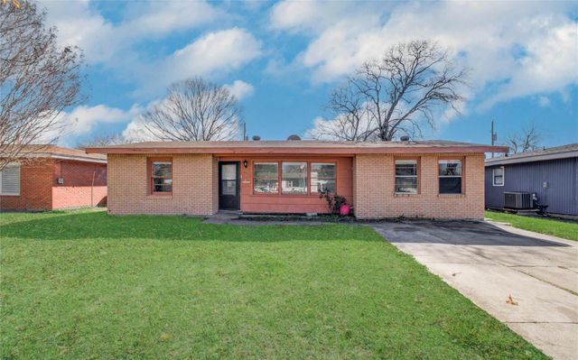 1913 2nd Avenue N, Texas City, TX 77590