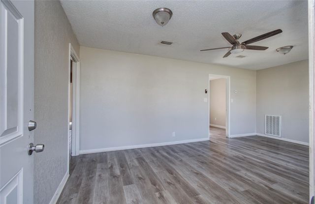 1913 2nd Avenue N, Texas City, TX 77590