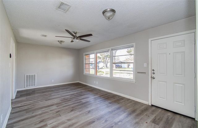 1913 2nd Avenue N, Texas City, TX 77590