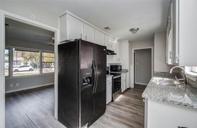 1913 2nd Avenue N, Texas City, TX 77590