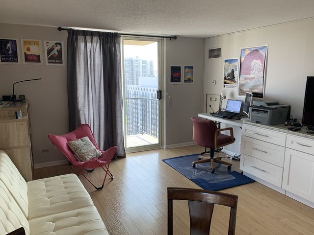 1212 N La Salle Drive 1910, Chicago, IL 60610