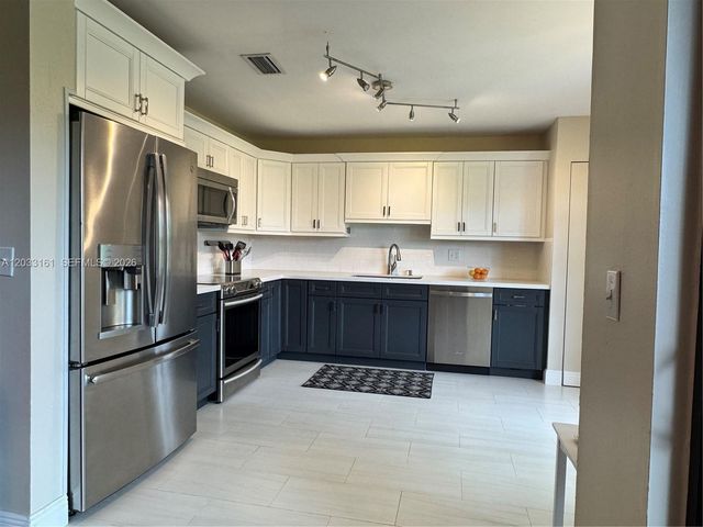 9023 Vineyard Lake Dr 0, Plantation, FL 33324