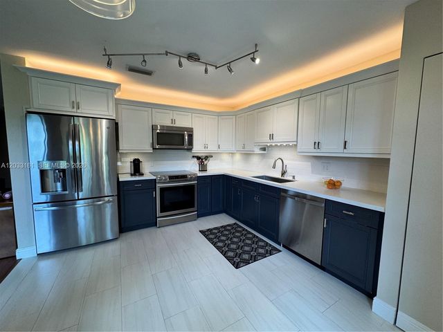 9023 Vineyard Lake Dr 0, Plantation, FL 33324