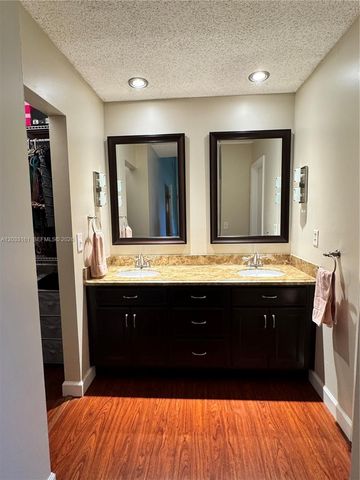 9023 Vineyard Lake Dr 0, Plantation, FL 33324