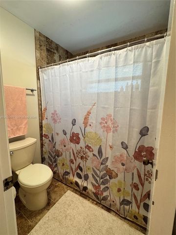 9023 Vineyard Lake Dr 0, Plantation, FL 33324
