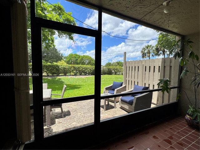 9023 Vineyard Lake Dr 0, Plantation, FL 33324