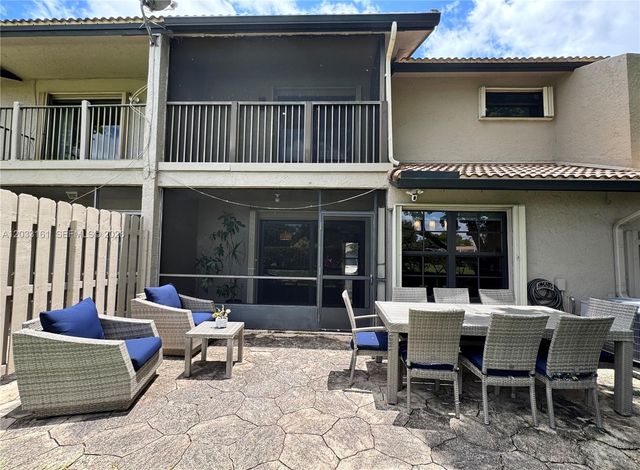 9023 Vineyard Lake Dr 0, Plantation, FL 33324