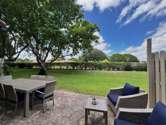 9023 Vineyard Lake Dr 0, Plantation, FL 33324