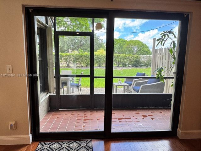 9023 Vineyard Lake Dr 0, Plantation, FL 33324