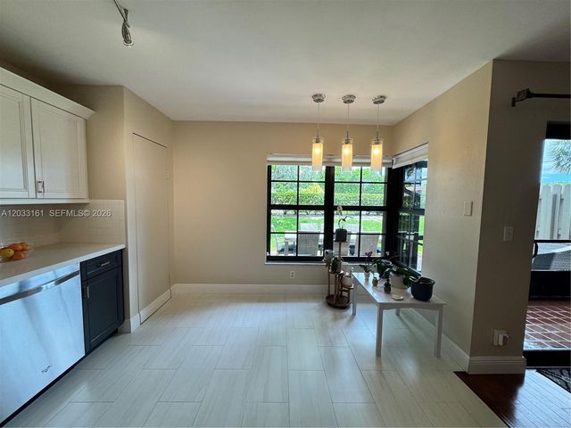 9023 Vineyard Lake Dr 0, Plantation, FL 33324