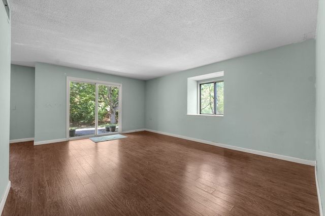 18 Beals Cove Rd H, Hingham, MA 02043