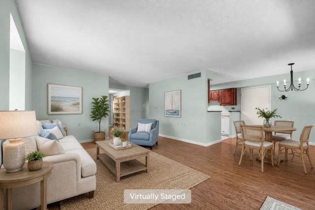 18 Beals Cove Rd H, Hingham, MA 02043
