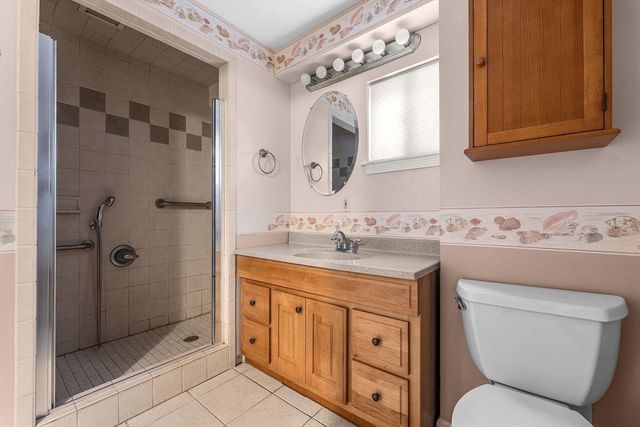 18 Beals Cove Rd H, Hingham, MA 02043