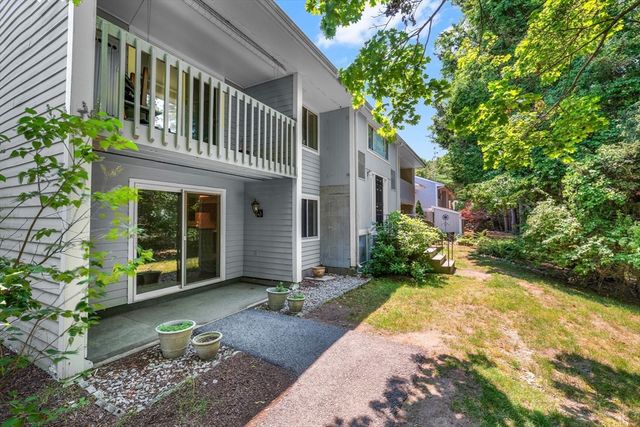 18 Beals Cove Rd H, Hingham, MA 02043