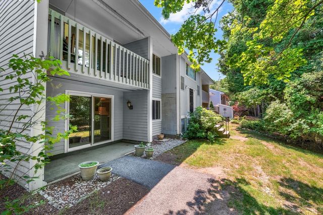 18 Beals Cove Rd H, Hingham, MA 02043