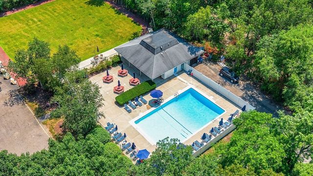 18 Beals Cove Rd H, Hingham, MA 02043