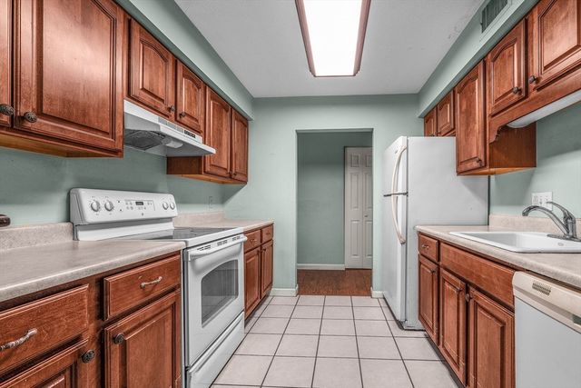 18 Beals Cove Rd H, Hingham, MA 02043