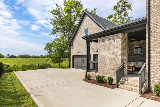 4041 Kathie Dr, Thompsons Station, TN 37179
