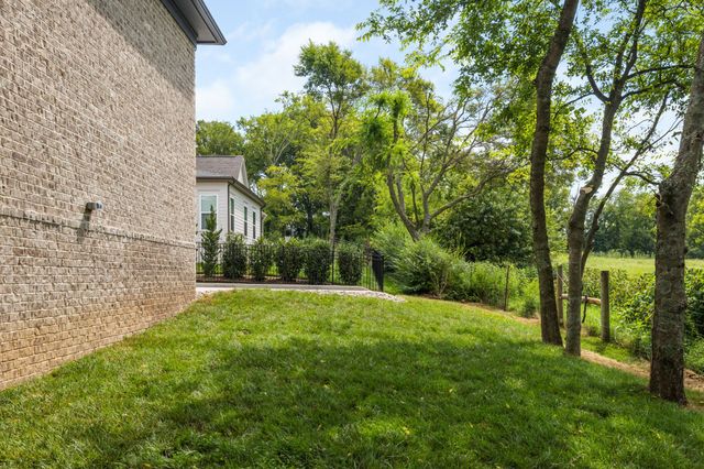 4041 Kathie Dr, Thompsons Station, TN 37179