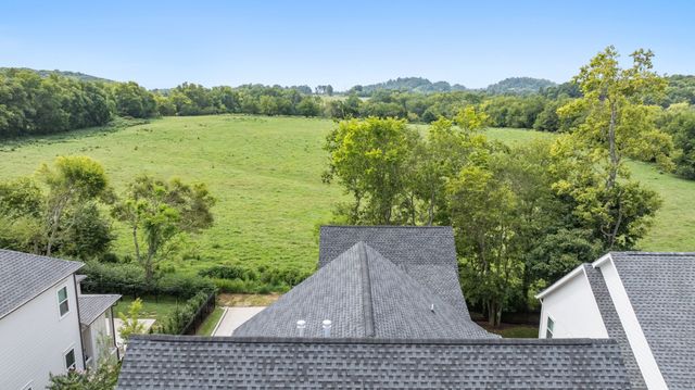 4041 Kathie Dr, Thompsons Station, TN 37179