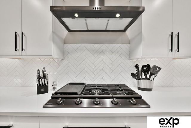 2373 S 220th Avenue, Elkhorn, NE 68022