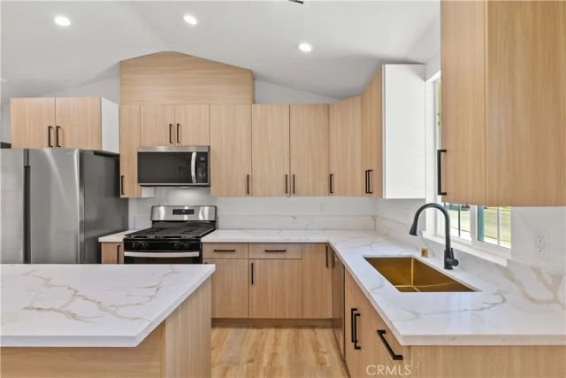8401 Kester, Panorama City, CA 91402