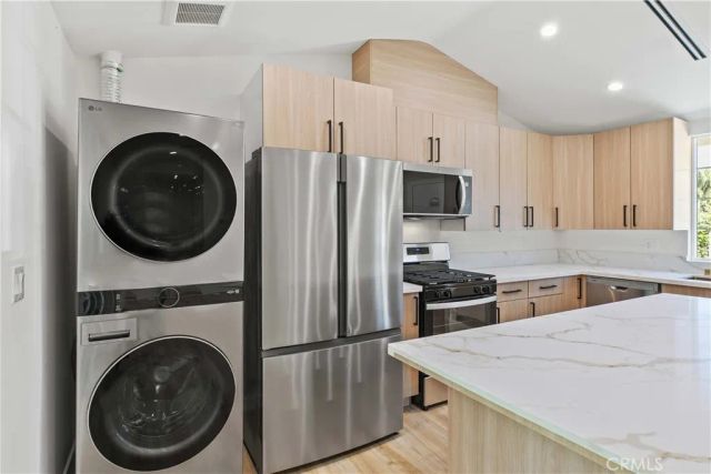 8401 Kester, Panorama City, CA 91402