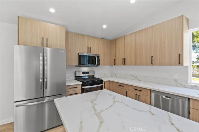 8401 Kester, Panorama City, CA 91402